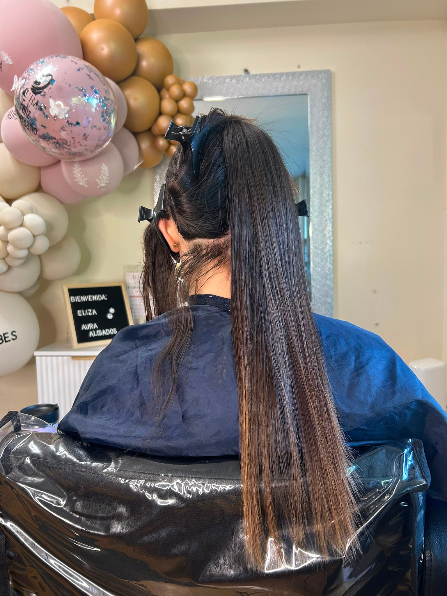 Hair carefully sectioned during a Nanoplasty appointment in the Aura studio
